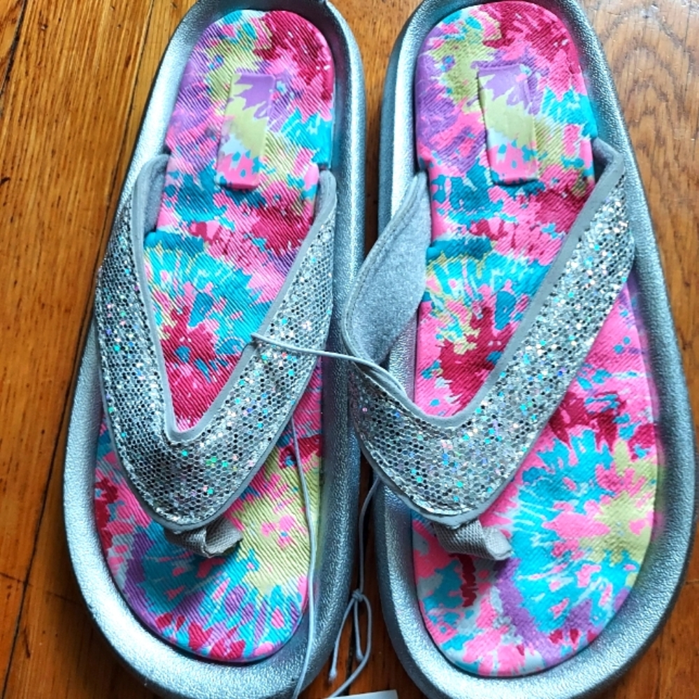 "Tie Dye" pattern Flip Flops - Elli by Cappelli - new with tags - size 1-2 youth